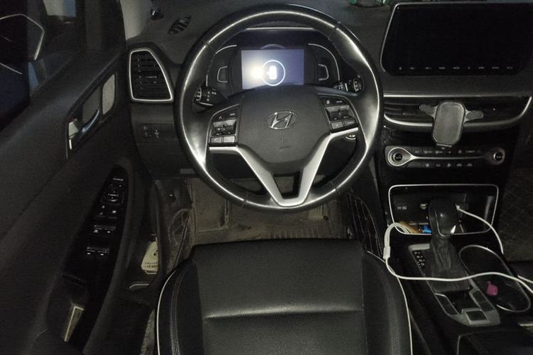 Used Hyundai Tucson 2019 280TGDi Dual-Clutch Two-Wheel Drive Fashion Edition China VI Standard Steering Wheel