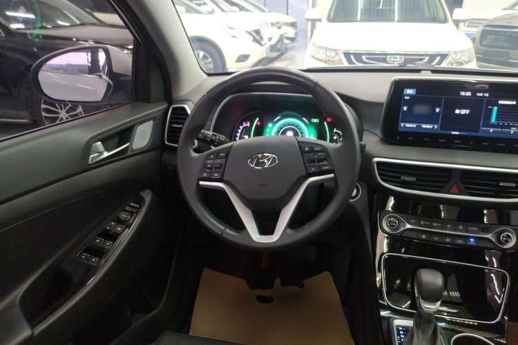 Used Hyundai Tucson 2019 280TGDi Dual-Clutch Two-Wheel Drive Fashion Edition China VI Standard Steering Wheel