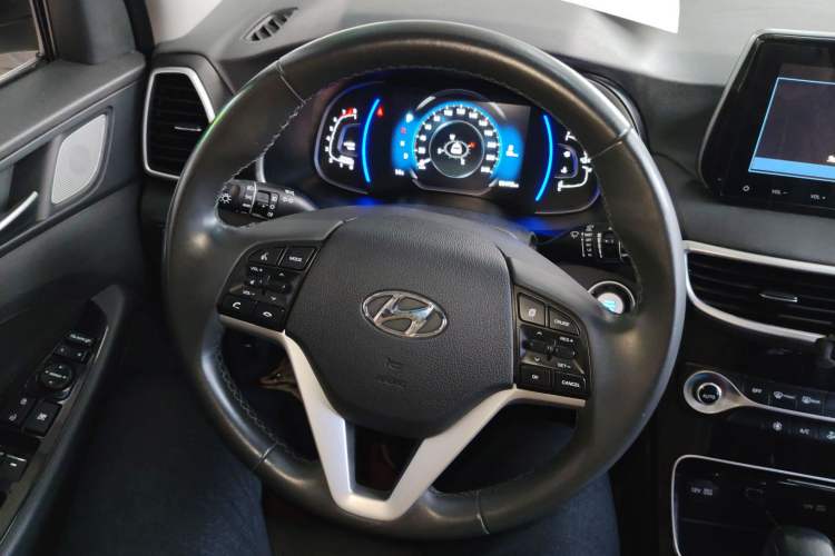 Used Hyundai Tucson 2019 280TGDi Dual-Clutch Two-Wheel Drive Fashion Edition China VI Standard Steering Wheel