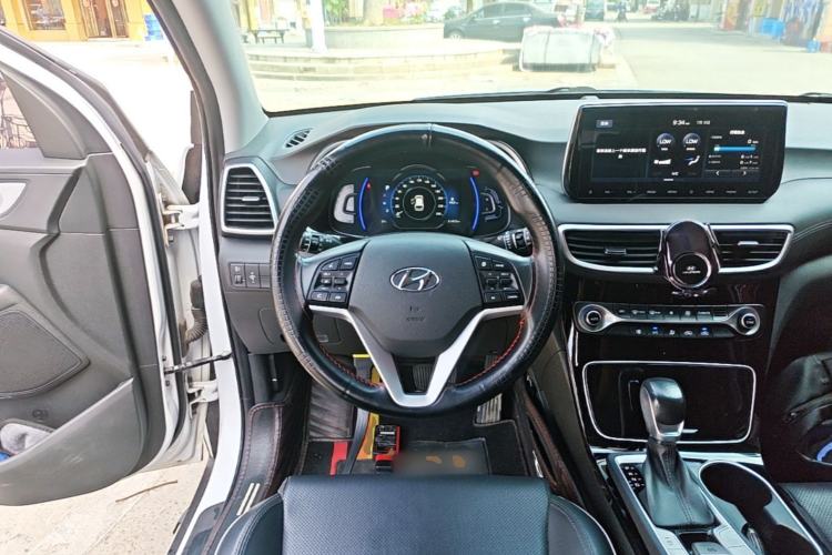 Used Hyundai Tucson 2019 280TGDi Dual-Clutch Two-Wheel Drive Fashion Edition China VI Standard Steering Wheel