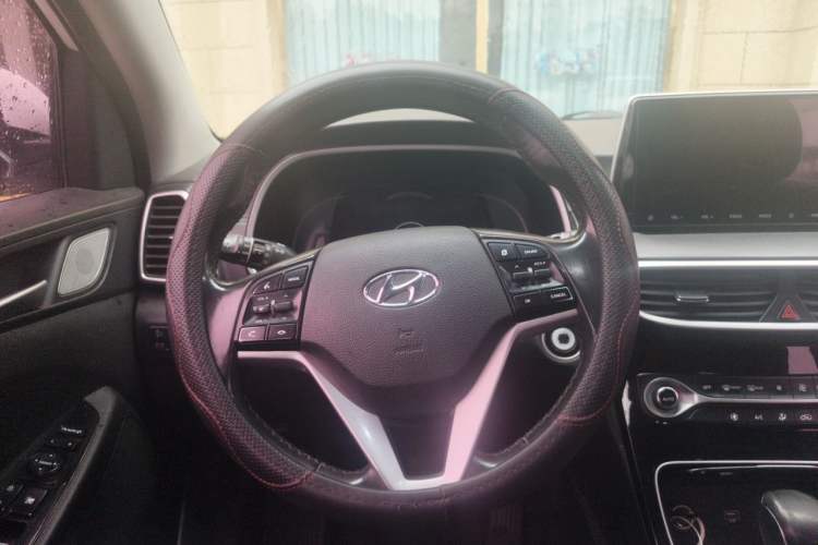 Used Hyundai Tucson 2019 280TGDi Dual-Clutch Two-Wheel Drive Fashion Edition China V Standard Steering Wheel