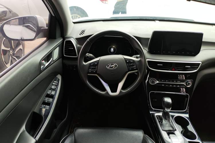 Used Hyundai Tucson 2019 280TGDi Dual-Clutch Two-Wheel Drive Luxury Edition China V Standard Steering Wheel