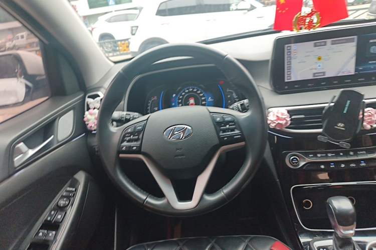 Used Hyundai Tucson 2019 280TGDi Dual-Clutch Two-Wheel Drive Fashion Edition China VI Standard Steering Wheel