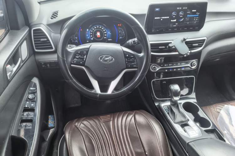 Used Hyundai Tucson 2019 280TGDi Dual-Clutch Two-Wheel Drive Fashion Edition China VI Standard Steering Wheel