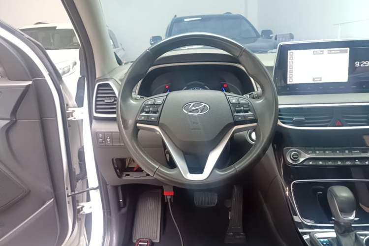 Used Hyundai Tucson 2019 280TGDi Dual-Clutch Two-Wheel Drive Smart Connect Version China V Standard Steering Wheel