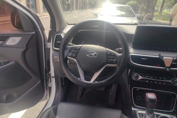 Used Hyundai Tucson 2019 280TGDi Dual-Clutch Two-Wheel Drive Fashion Edition China V Standard Steering Wheel
