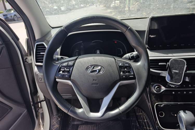 Used Hyundai Tucson 2019 280TGDi Dual-Clutch Two-Wheel Drive Fashion Edition China VI Standard Steering Wheel