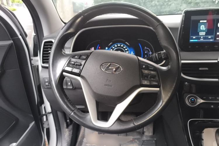 Used Hyundai Tucson 2019 280TGDi Dual-Clutch Two-Wheel Drive Fashion Edition China VI Standard Steering Wheel