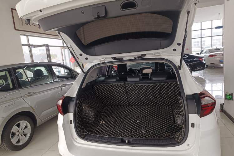 Used Hyundai Tucson 2019 280TGDi Dual-Clutch Two-Wheel Drive Fashion Edition China VI Standard Trunk