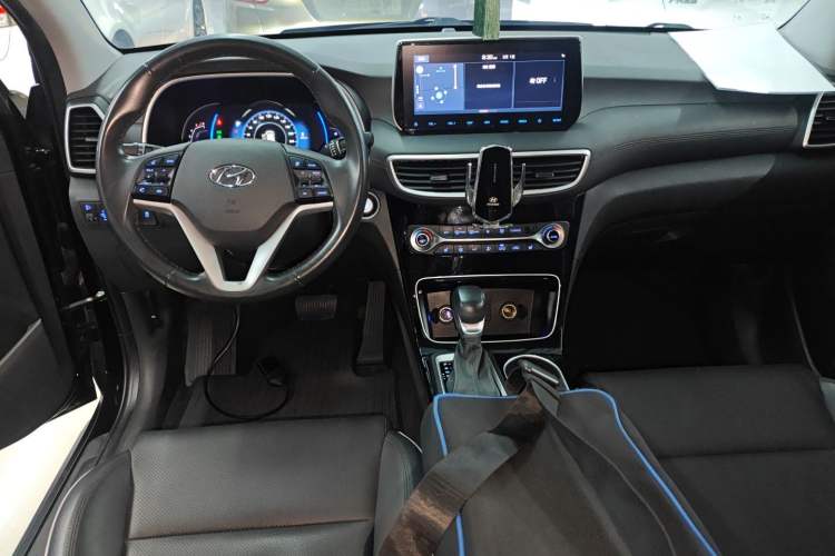Used Hyundai Tucson 2020 280TGDi Two-Wheel-Drive GLS Smart Connectivity Version China VI Standard Center Console