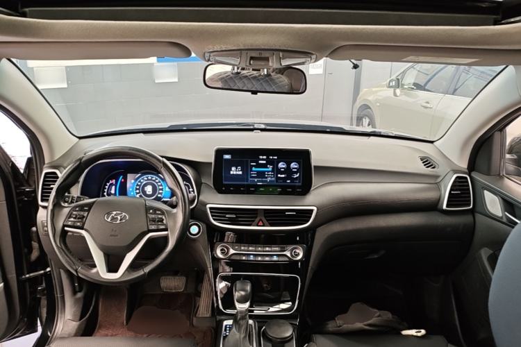 Used Hyundai Tucson 2020 280TGDi Two-Wheel-Drive GLS Fashion Edition China VI Standard Center Console