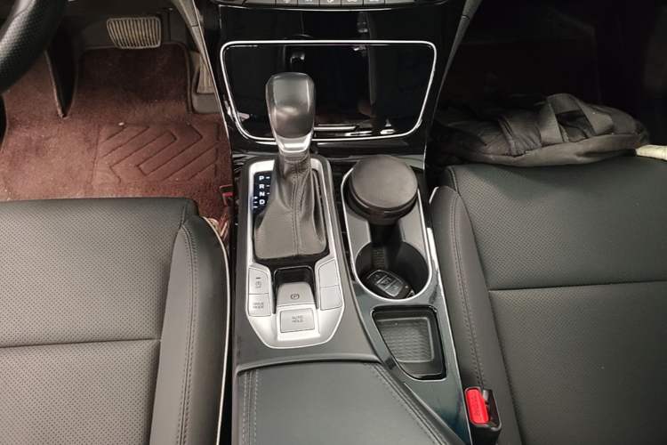 Used Hyundai Tucson 2020 280TGDi Two-Wheel-Drive GLS Fashion Edition China VI Standard Gear Lever