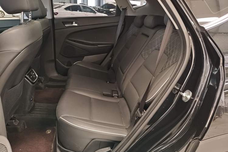 Used Hyundai Tucson 2020 280TGDi Two-Wheel-Drive GLS Fashion Edition China VI Standard Left Rear Seat