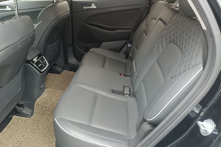 Used Hyundai Tucson 2020 280TGDi Two-Wheel-Drive GLS Fashion Edition China VI Standard Left Rear Seat