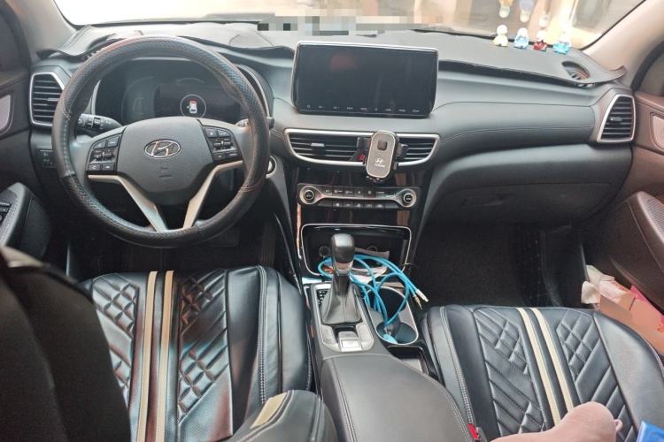 Used Hyundai Tucson 2020 280TGDi Two-Wheel-Drive GLS Fashion Edition China VI Standard Center Console