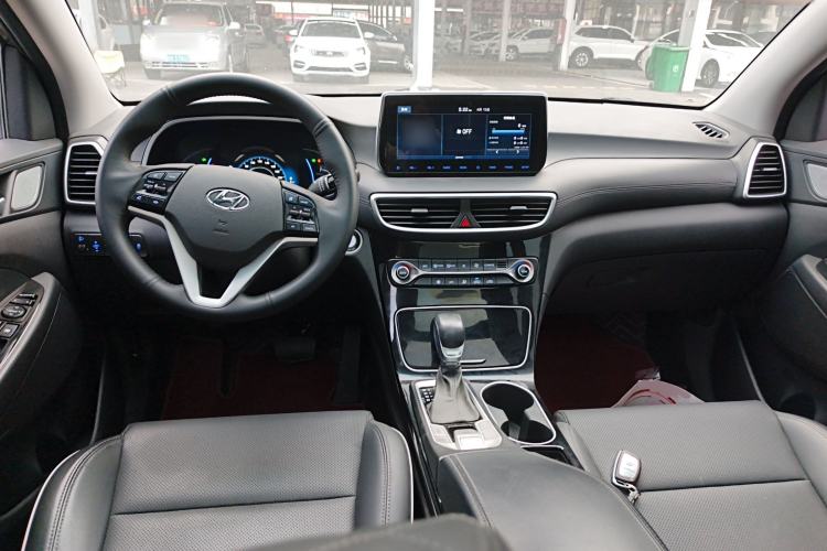 Used Hyundai Tucson 2020 280TGDi Two-Wheel-Drive GLS Fashion Edition China VI Standard Center Console