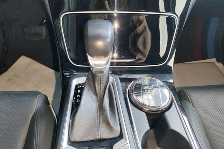 Used Hyundai Tucson 2020 280TGDi Two-Wheel-Drive GLS Fashion Edition China VI Standard Gear Lever