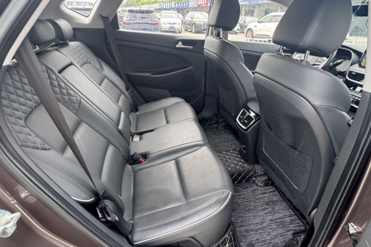 Used Hyundai Tucson 2020 280TGDi Two-Wheel-Drive GLS Smart Connectivity Version China VI Standard Interior 4
