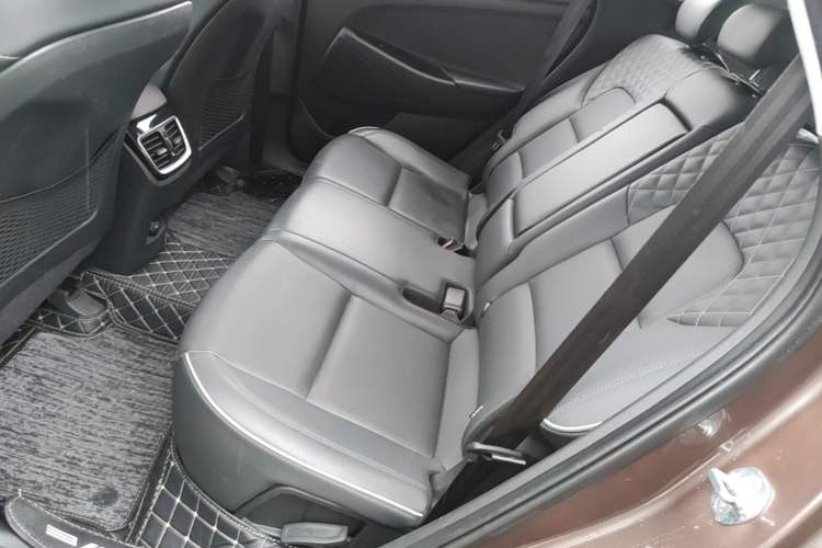 Used Hyundai Tucson 2020 280TGDi Two-Wheel-Drive GLS Smart Connectivity Version China VI Standard Left Rear Seat