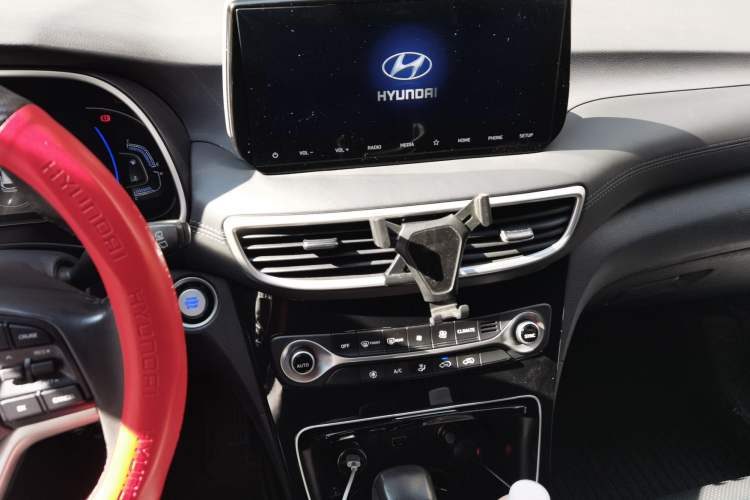 Used Hyundai Tucson 2020 280TGDi Two-Wheel-Drive GL Comfort Edition China VI Standard Audio And AC Panel