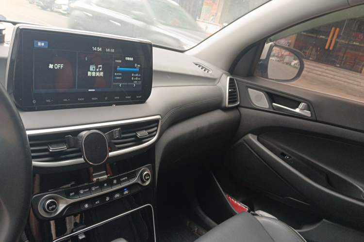 Used Hyundai Tucson 2020 280TGDi Two-Wheel-Drive GLS Fashion Edition China VI Standard Audio And AC Panel