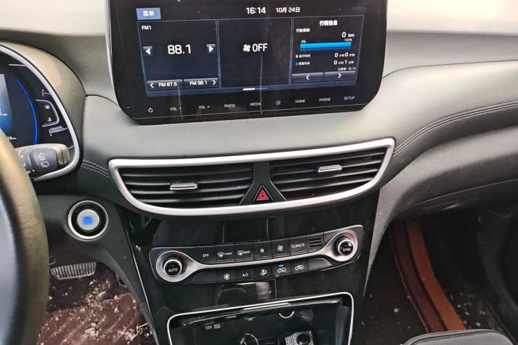 Used Hyundai Tucson 2020 280TGDi Two-Wheel-Drive GLS Fashion Edition China VI Standard Audio And AC Panel