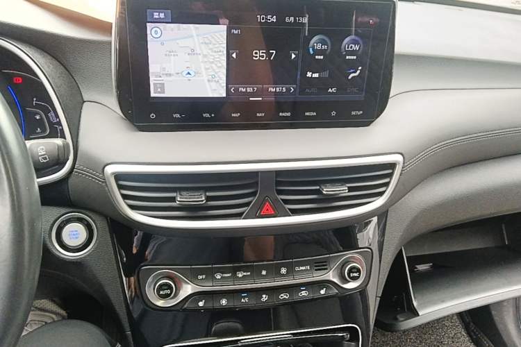 Used Hyundai Tucson 2020 280TGDi Two-Wheel-Drive GLS Smart Connectivity Version China VI Standard Audio And AC Panel