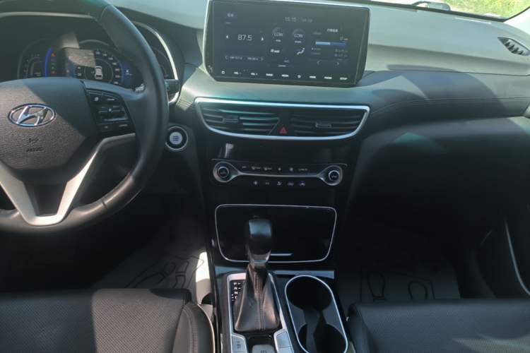 Used Hyundai Tucson 2020 280TGDi Two-Wheel-Drive GLS Fashion Edition China VI Standard Audio And AC Panel