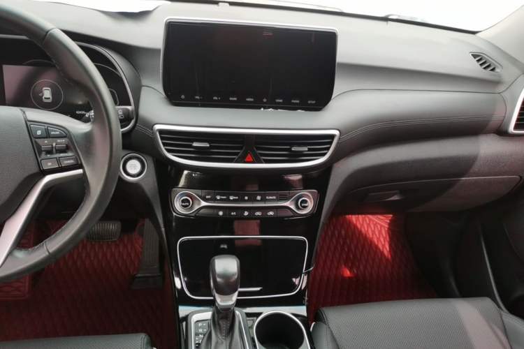 Used Hyundai Tucson 2020 280TGDi Two-Wheel-Drive GLS Fashion Edition China VI Standard Audio And AC Panel