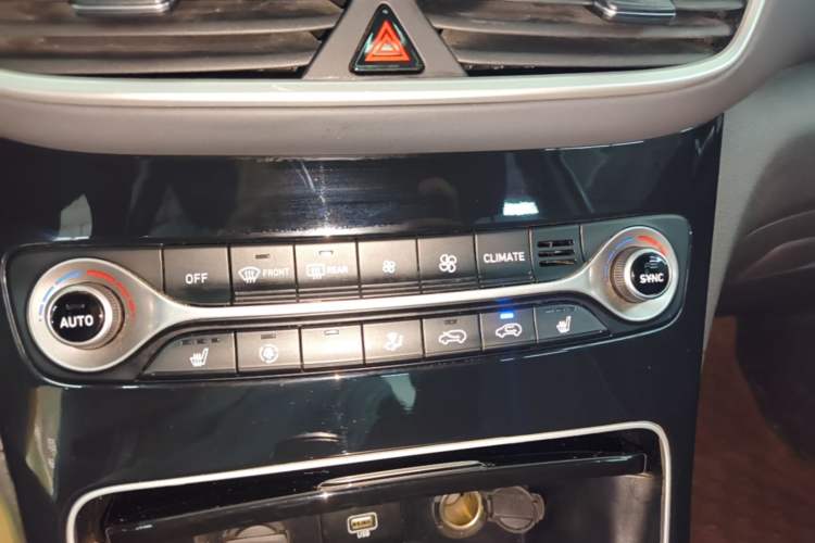 Used Hyundai Tucson 2020 280TGDi Two-Wheel-Drive GLS Smart Connectivity Version China VI Standard Audio And AC Panel