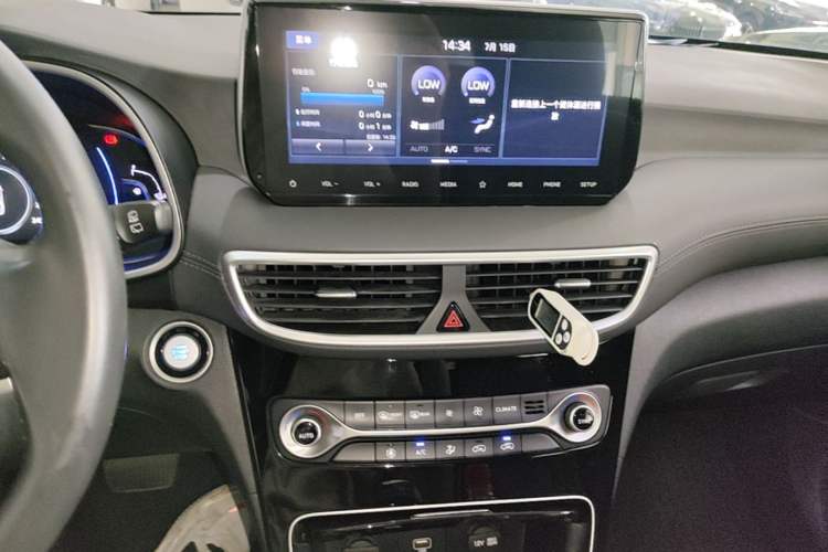 Used Hyundai Tucson 2020 280TGDi Two-Wheel-Drive GLS Fashion Edition China VI Standard Audio And AC Panel