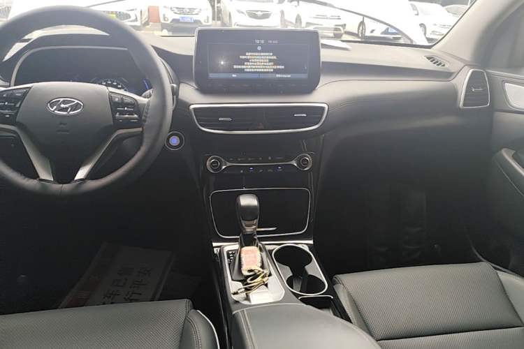 Used Hyundai Tucson 2020 280TGDi Two-Wheel-Drive GLS Fashion Edition China VI Standard Audio And AC Panel
