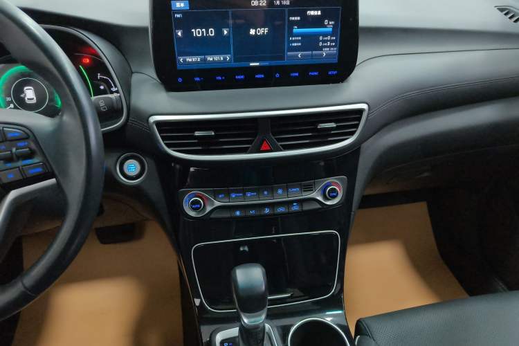 Used Hyundai Tucson 2020 280TGDi Two-Wheel-Drive GLS Fashion Edition China VI Standard Audio And AC Panel