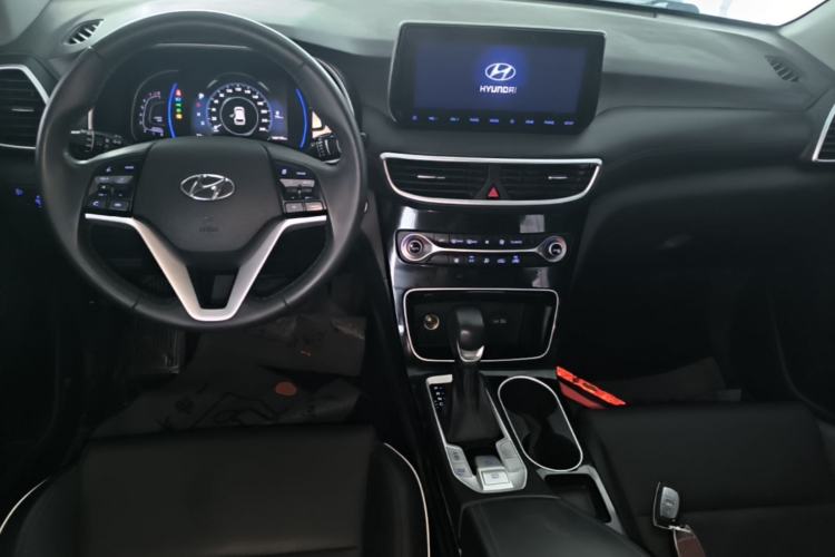Used Hyundai Tucson 2020 280TGDi Two-Wheel-Drive GLS Fashion Edition China VI Standard Center Console