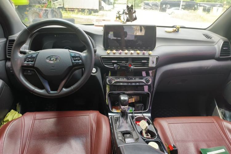 Used Hyundai Tucson 2020 280TGDi Two-Wheel-Drive GLS Fashion Edition China VI Standard Center Console
