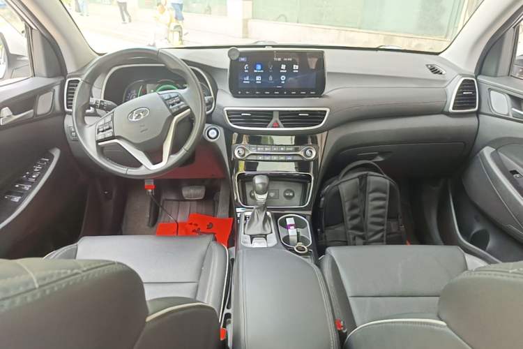 Used Hyundai Tucson 2020 280TGDi Two-Wheel-Drive GLS Fashion Edition China VI Standard Center Console