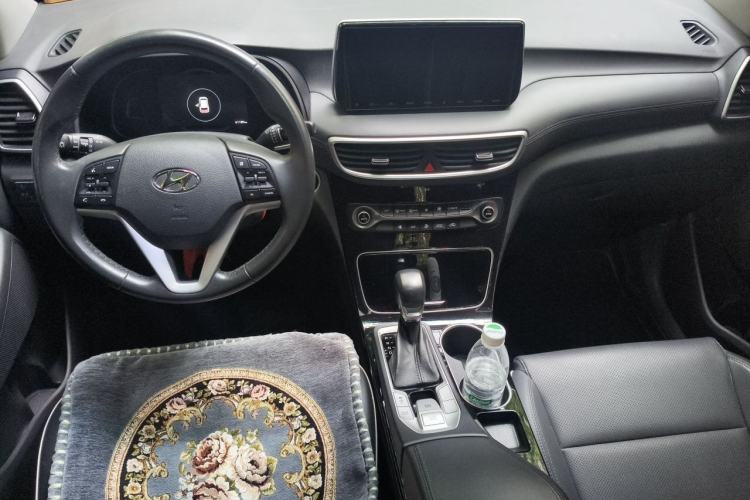 Used Hyundai Tucson 2020 280TGDi Dual-Clutch Two-Wheel Drive Fashion Edition China V Standard Center Console