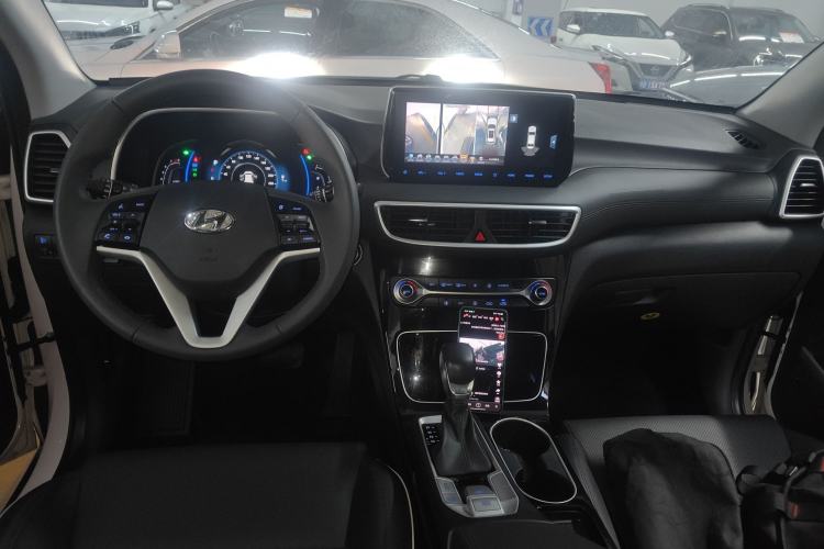 Used Hyundai Tucson 2020 280TGDi Two-Wheel-Drive GLS Fashion Edition China VI Standard Center Console