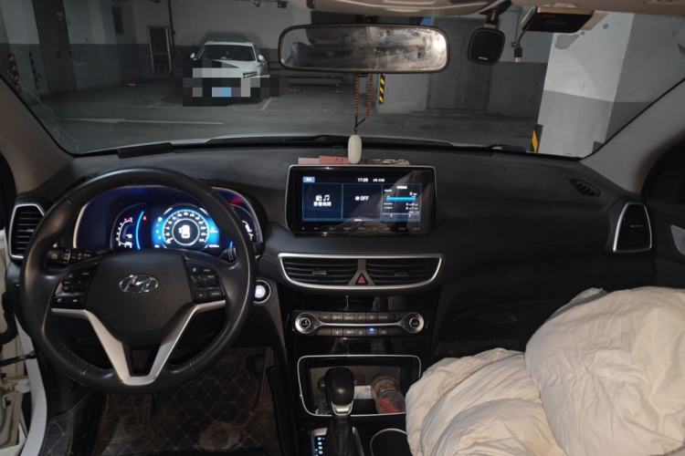 Used Hyundai Tucson 2020 280TGDi Two-Wheel-Drive GLS Fashion Edition China VI Standard Center Console