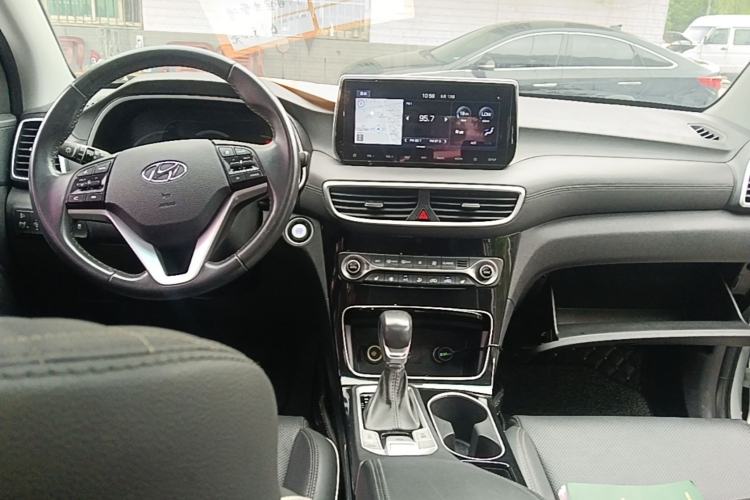 Used Hyundai Tucson 2020 280TGDi Two-Wheel-Drive GLS Smart Connectivity Version China VI Standard Center Console
