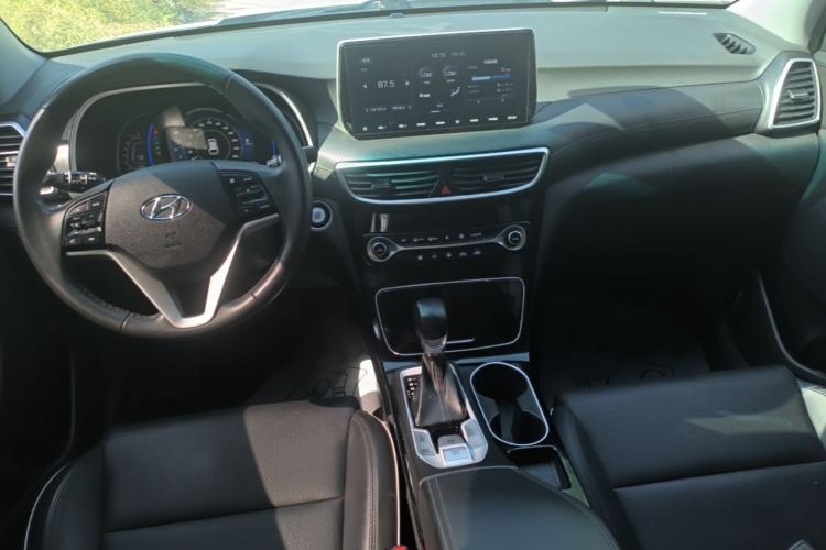 Used Hyundai Tucson 2020 280TGDi Two-Wheel-Drive GLS Fashion Edition China VI Standard Center Console