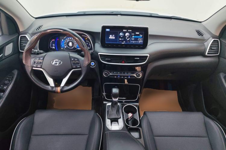Used Hyundai Tucson 2020 280TGDi Two-Wheel-Drive GLS Fashion Edition China VI Standard Center Console
