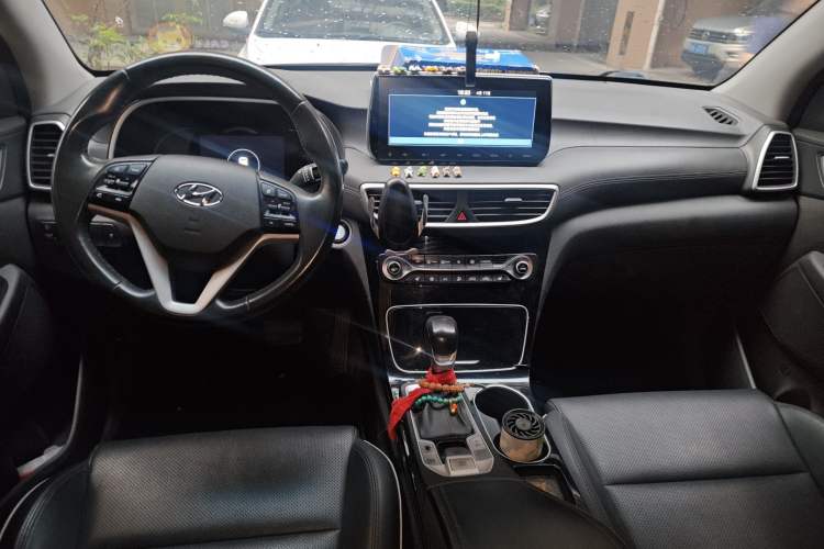 Used Hyundai Tucson 2020 280TGDi Two-Wheel-Drive GLS Smart Connectivity Version China VI Standard Center Console