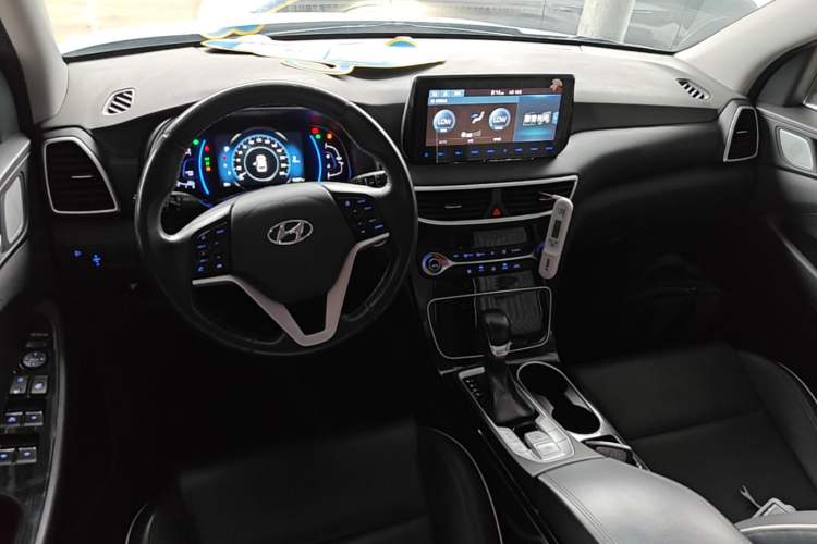 Used Hyundai Tucson 2020 280TGDi Two-Wheel-Drive GLS Fashion Edition China VI Standard Center Console
