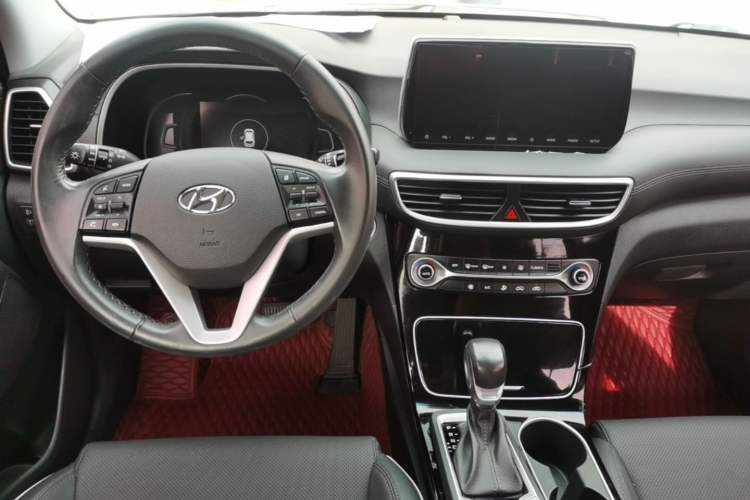 Used Hyundai Tucson 2020 280TGDi Two-Wheel-Drive GLS Fashion Edition China VI Standard Center Console