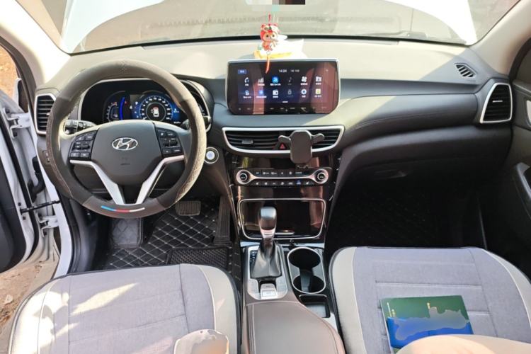 Used Hyundai Tucson 2020 280TGDi Two-Wheel-Drive GLS Smart Connectivity Version China VI Standard Center Console