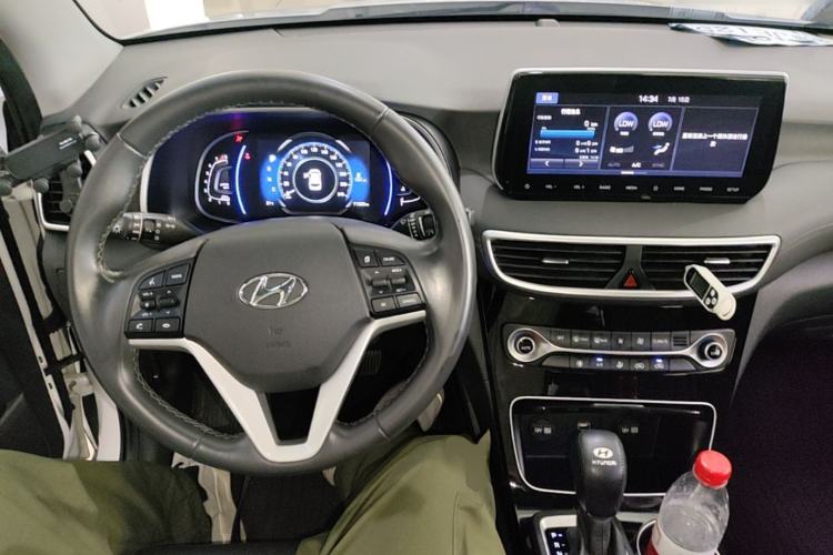 Used Hyundai Tucson 2020 280TGDi Two-Wheel-Drive GLS Fashion Edition China VI Standard Center Console