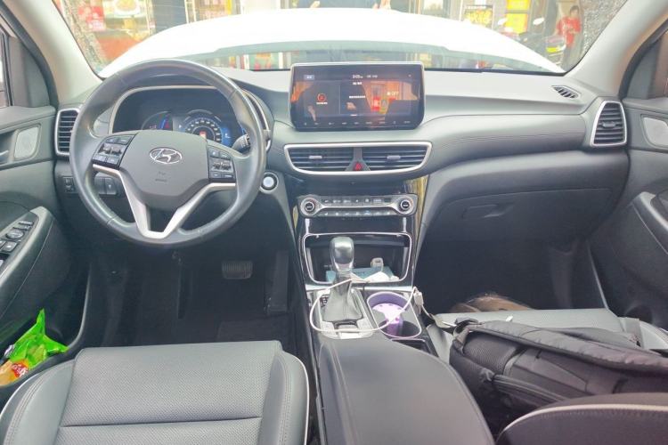Used Hyundai Tucson 2020 280TGDi Two-Wheel-Drive GLS Smart Connectivity Version China VI Standard Center Console
