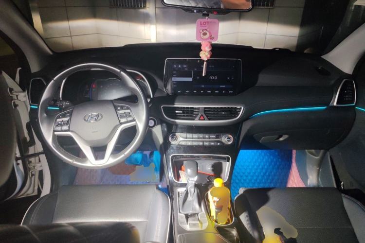 Used Hyundai Tucson 2020 280TGDi Two-Wheel-Drive GLS Smart Connectivity Version China VI Standard Center Console