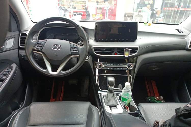Used Hyundai Tucson 2020 280TGDi Two-Wheel-Drive GLS Fashion Edition China VI Standard Center Console